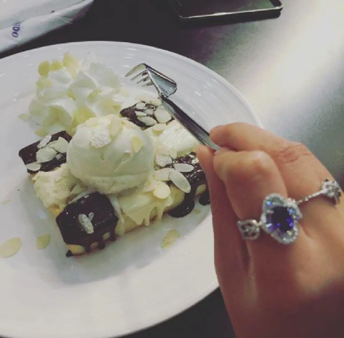 เปิดกรุ! ของสะสมหายากของเหล่าคนบันเทิง