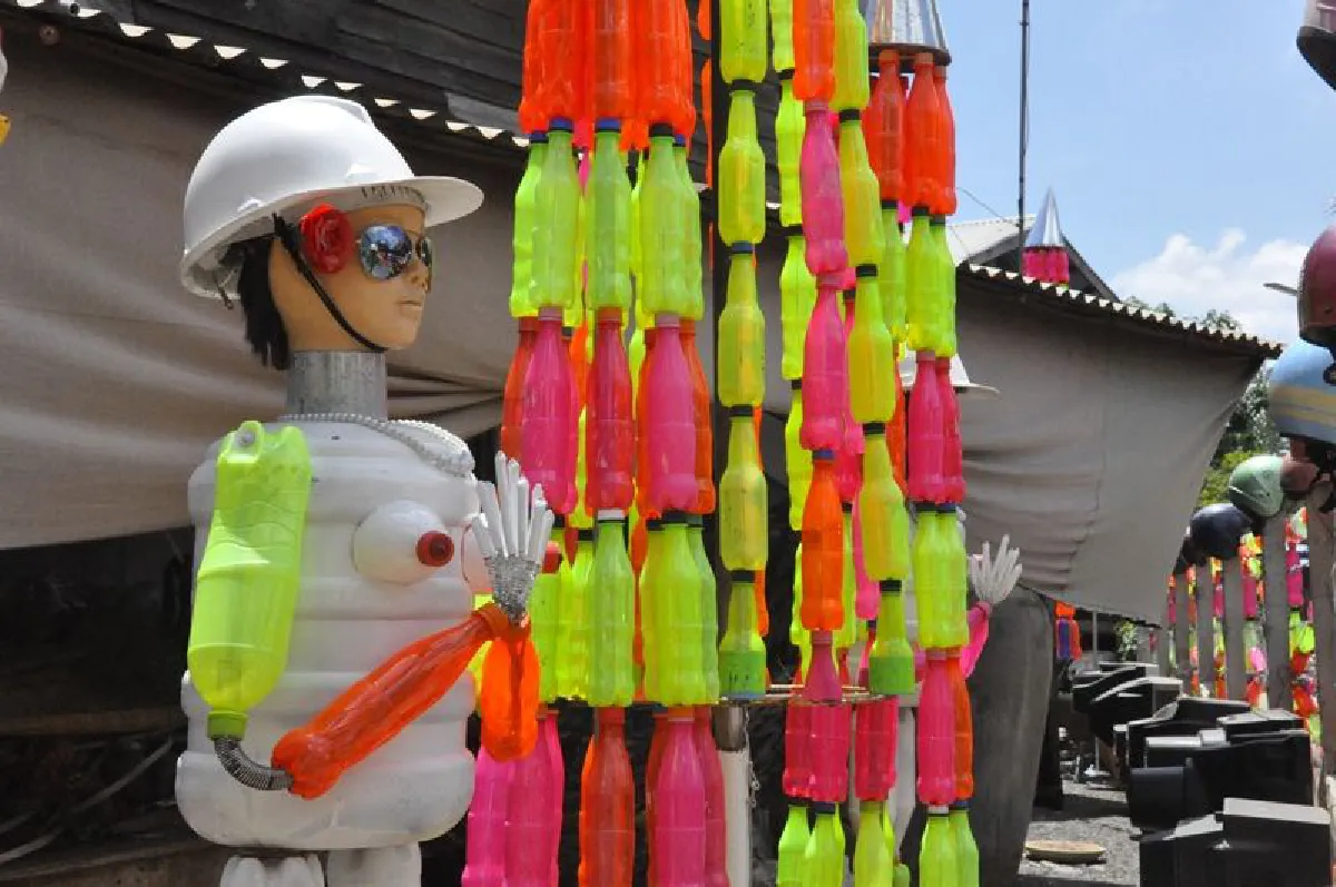 บรรเจิดเพริศแพร้วรั้วบ้านเรืองแสงแหล่งท่องเที่ยวใหม่ชุมชน
