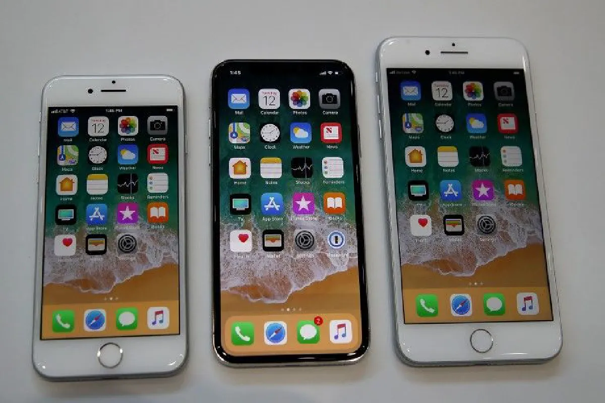 ส่องทัศนะกูรู iPhone X ล้ำหรือล้า?
