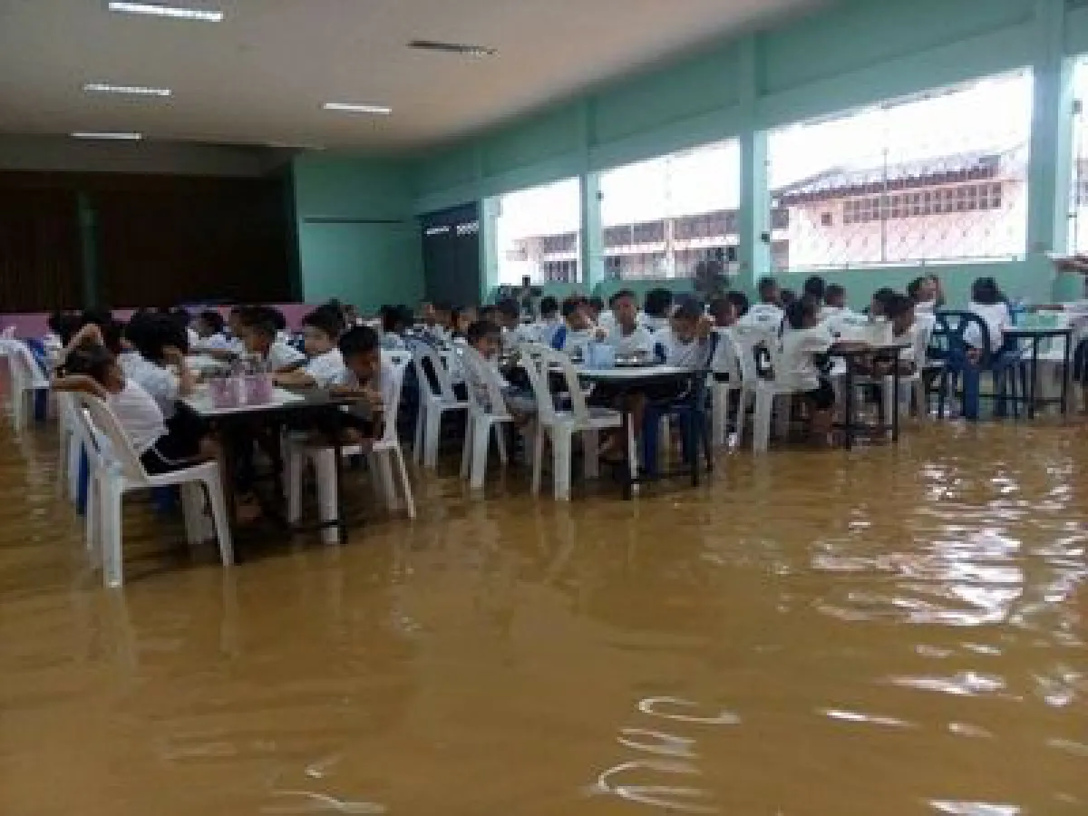 ฝนถล่มภูเก็ตดินสไลด์โรงแรมกำลังสร้างพังครืน