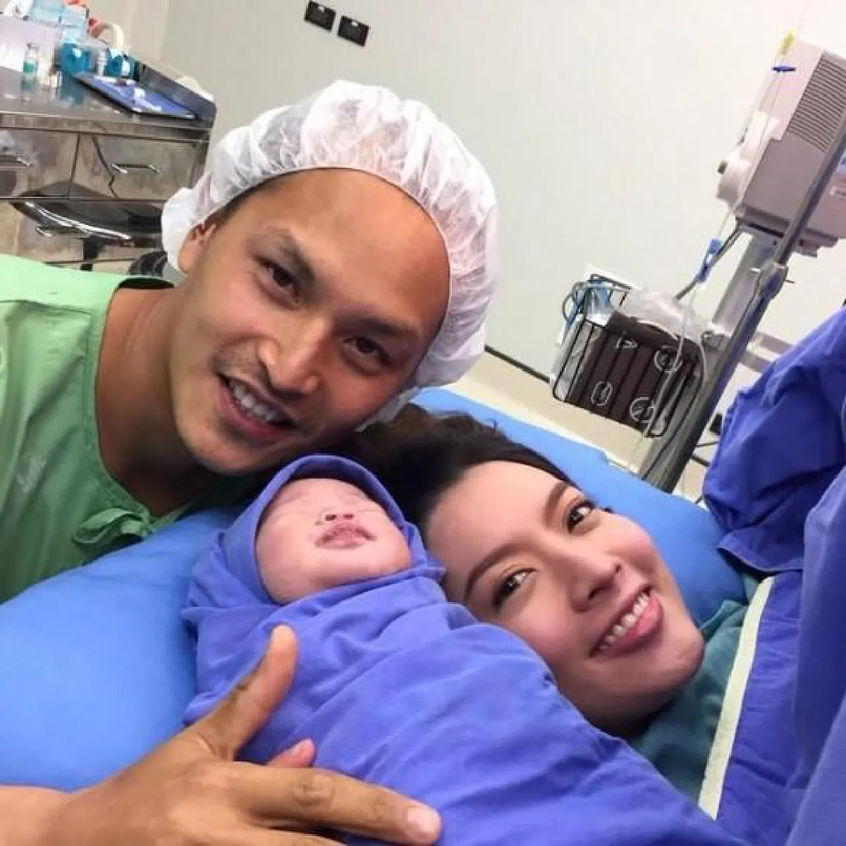 คลอดปุ๊บถ่ายปั๊บ...ช็อตประทับใจในห้องคลอดของพ่อแม่ซุปตาร์