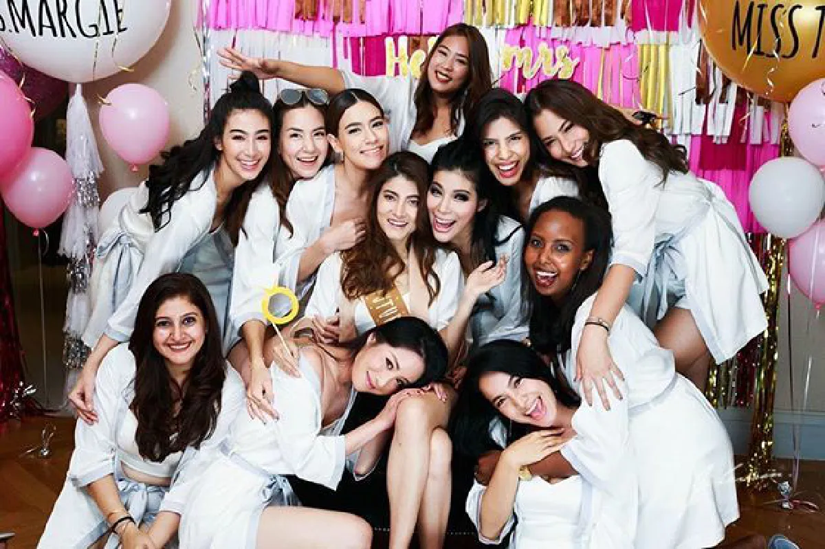 แก๊งเพื่อนสาวจัดเต็มความเซ็กซี่ ร่วมปาร์ตี้สละโสด มาร์กี้ ราศรี