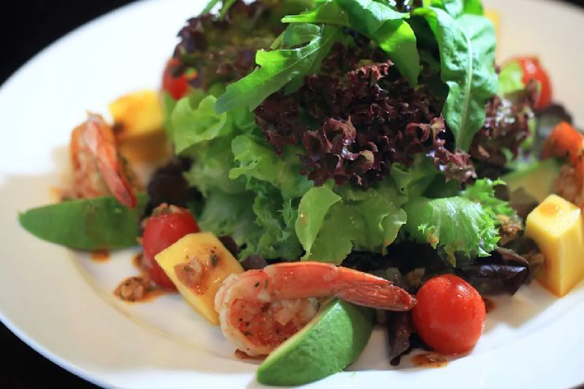 สุนทรียะระหว่างมื้อ อีท @ 18 พลัส