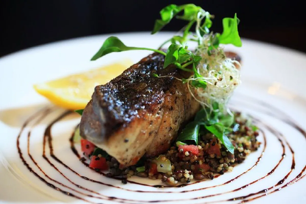 สุนทรียะระหว่างมื้อ อีท @ 18 พลัส