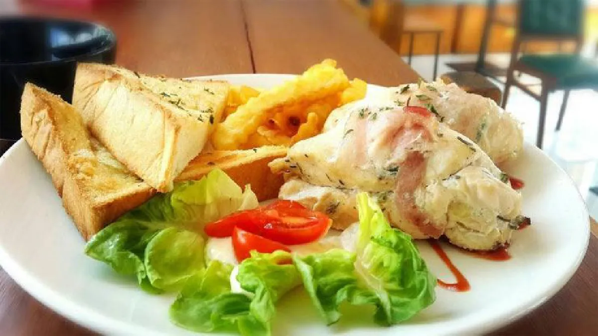 ‘COWY MILK’ เลี่ยงเมืองนนท์ จากสเต๊กซี่โครงหมูน้ำผึ้งถึงเค้กมะพร้าว