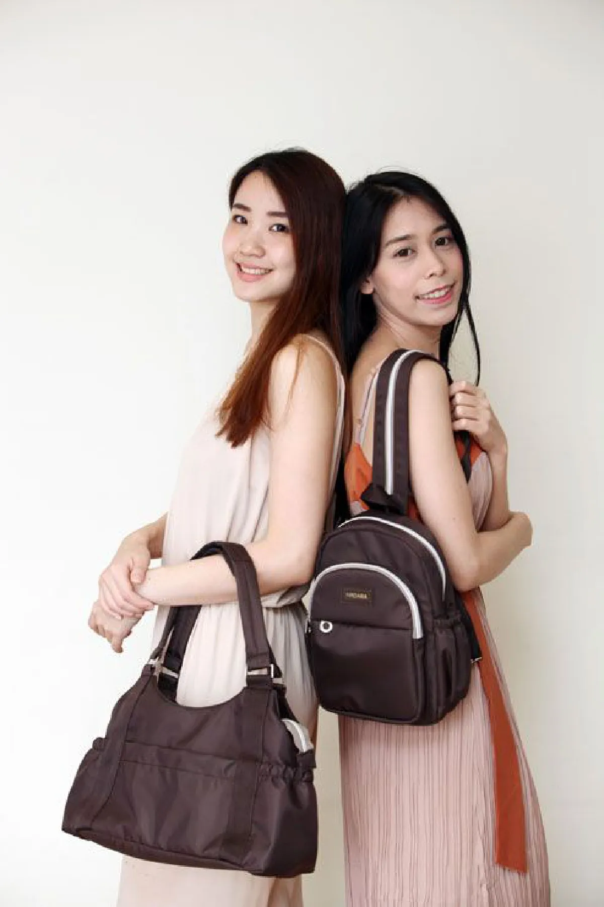 ธนาพร เหล่าศิลปเจริญ + พฤกษชา มณีพฤกษ์ คู่ซี้เจ้าของธุรกิจกระเป๋าเพื่อสุขภาพ