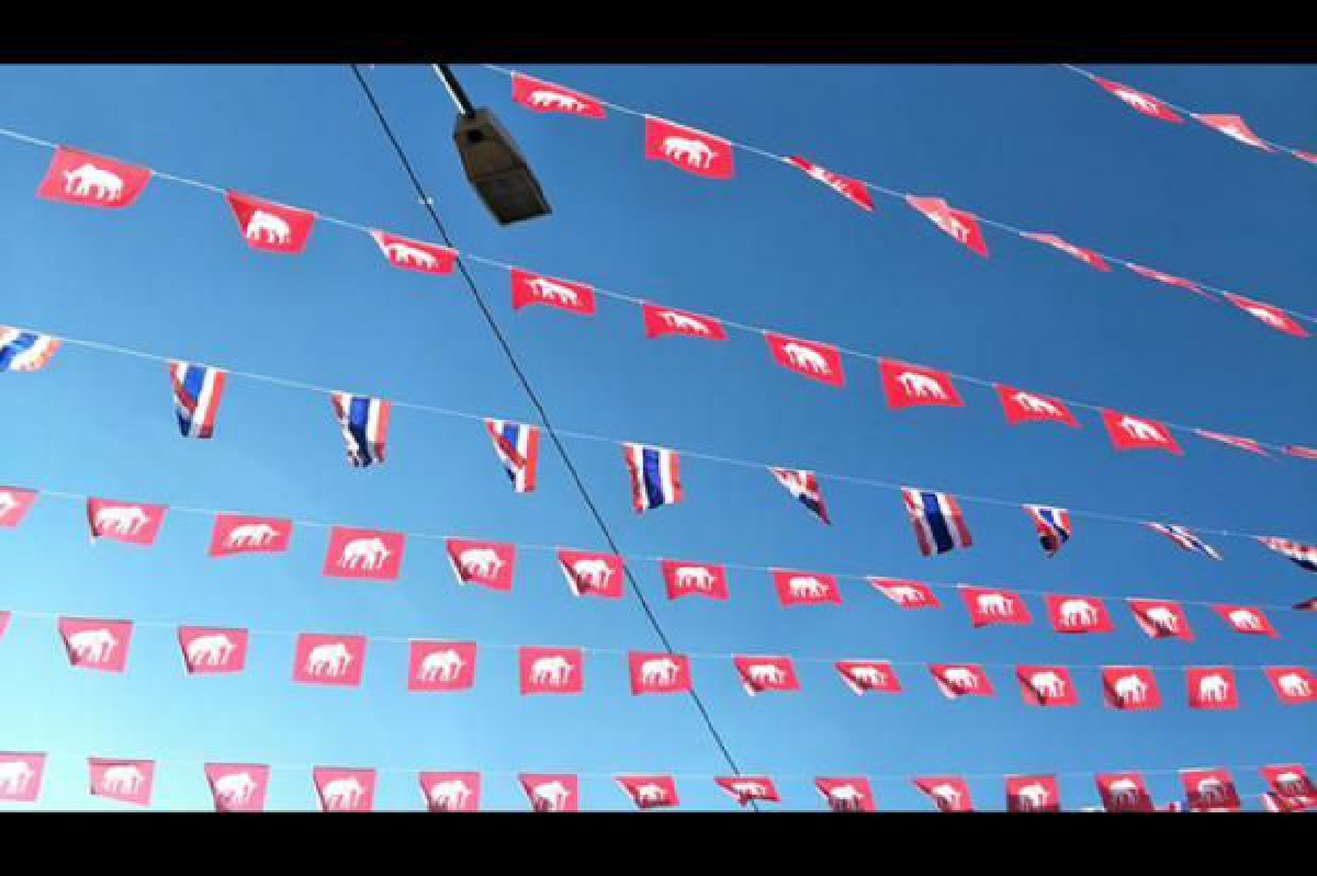 100 ปี ธงไตรรงค์ ธงชาติไทย 100 ปี ธงไตรรงค์ ธงชาติไทย