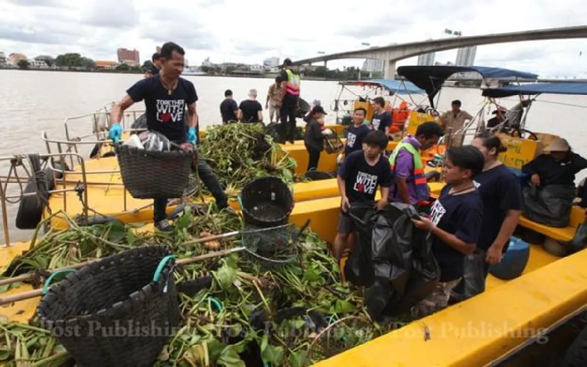 1-Hour Chao Phyra cleanup removes huge amount of plastic and foam