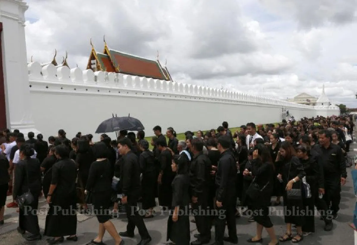 "รอนานแค่ไหนก็ไม่เหนื่อย"ขอเพียงได้กราบพระองค์เป็นครั้งสุดท้าย...