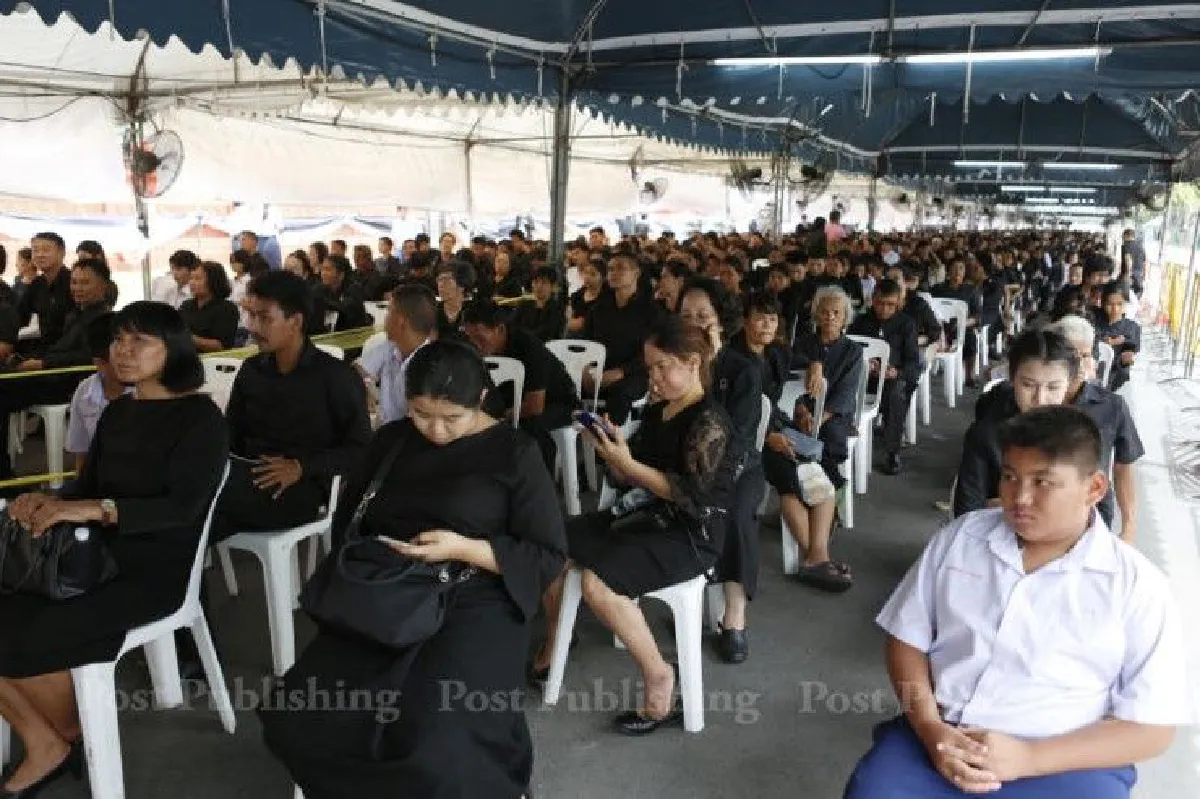 "รอนานแค่ไหนก็ไม่เหนื่อย"ขอเพียงได้กราบพระองค์เป็นครั้งสุดท้าย...