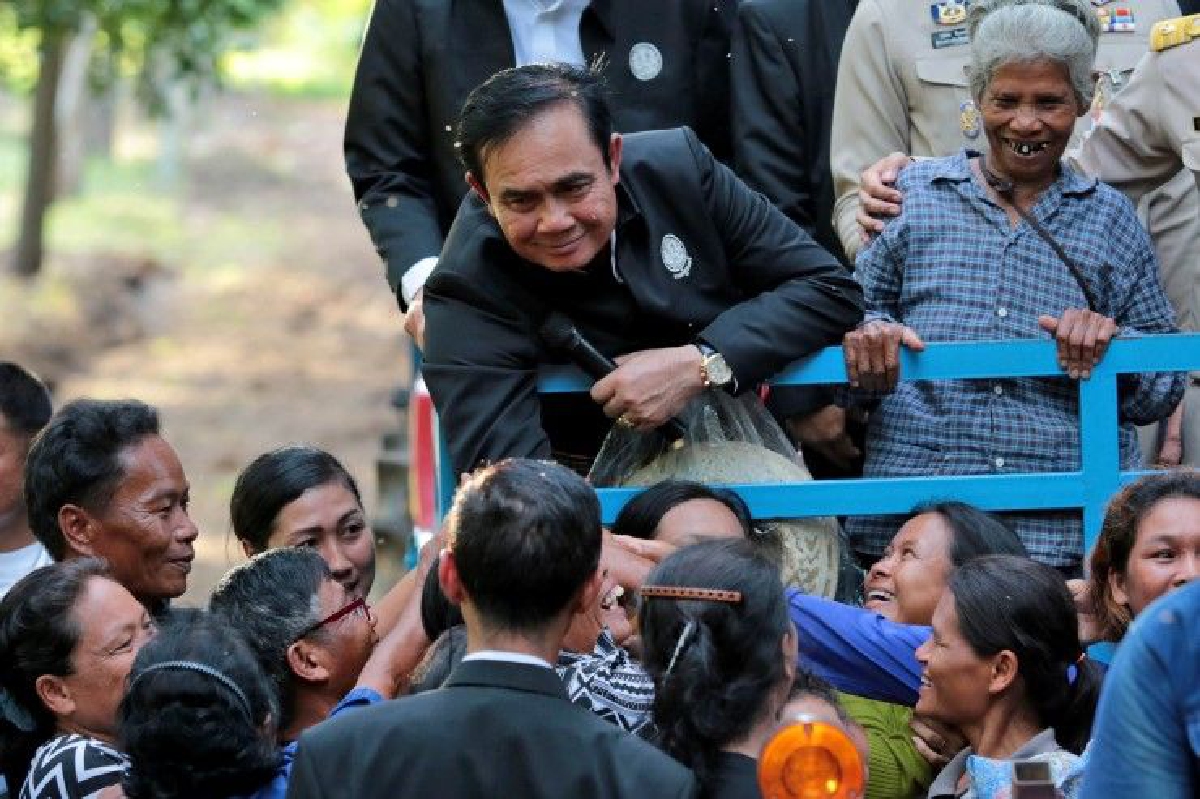 "บิ๊กตู่" สัญจร ดึงกระแสชิงพื้นที่ "บิ๊กตู่" สัญจร ดึงกระแสชิงพื้นที่