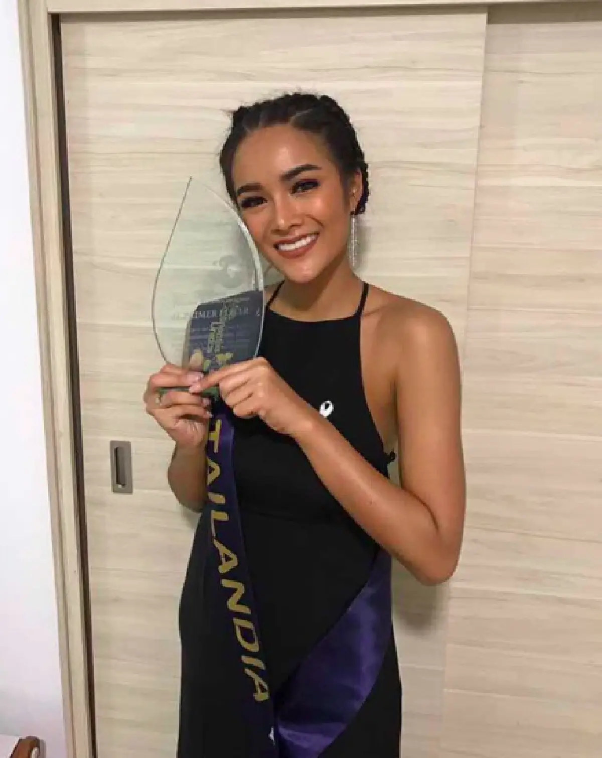 "ชุดทุเรียน" คว้าชุดประจำชาติยอดเยี่ยมเวที Miss United Continents 2017