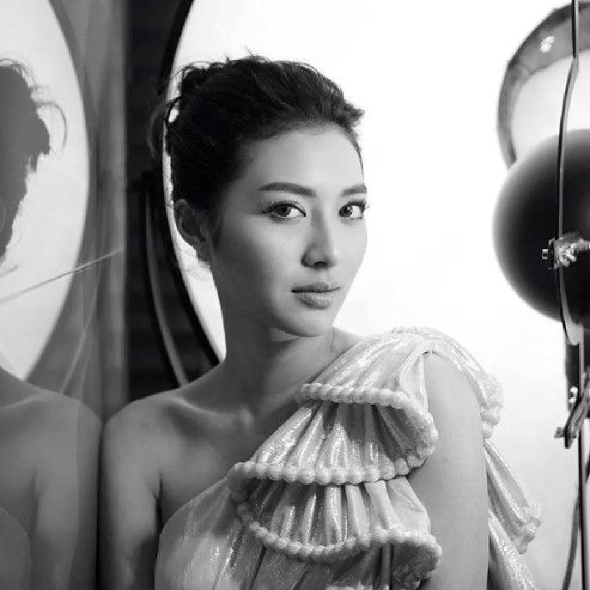 "ชีวิตนางเอกไม่ง่าย ลุยงาน 12 ชั่วโมง 7 วัน" ถอดรหัสความสำเร็จ "มิว นิษฐา"