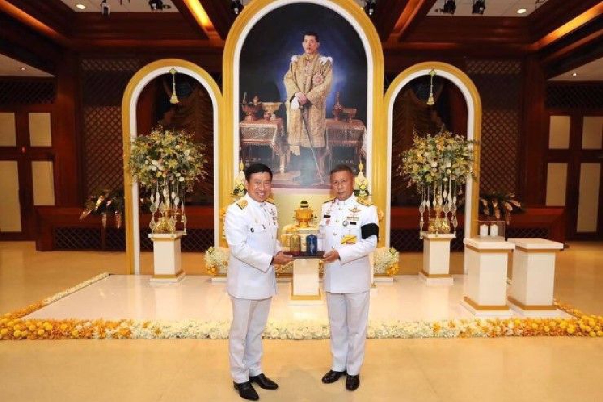 สมเด็จพระเจ้าอยู่หัวทรงขอบใจ "ธ.ออมสิน" ส่งเสริมการออมแก่เยาวชน สมเด็จพระเจ้าอยู่หัวทรงขอบใจ "ธ.ออมสิน" ส่งเสริมการออมแก่เยาวชน