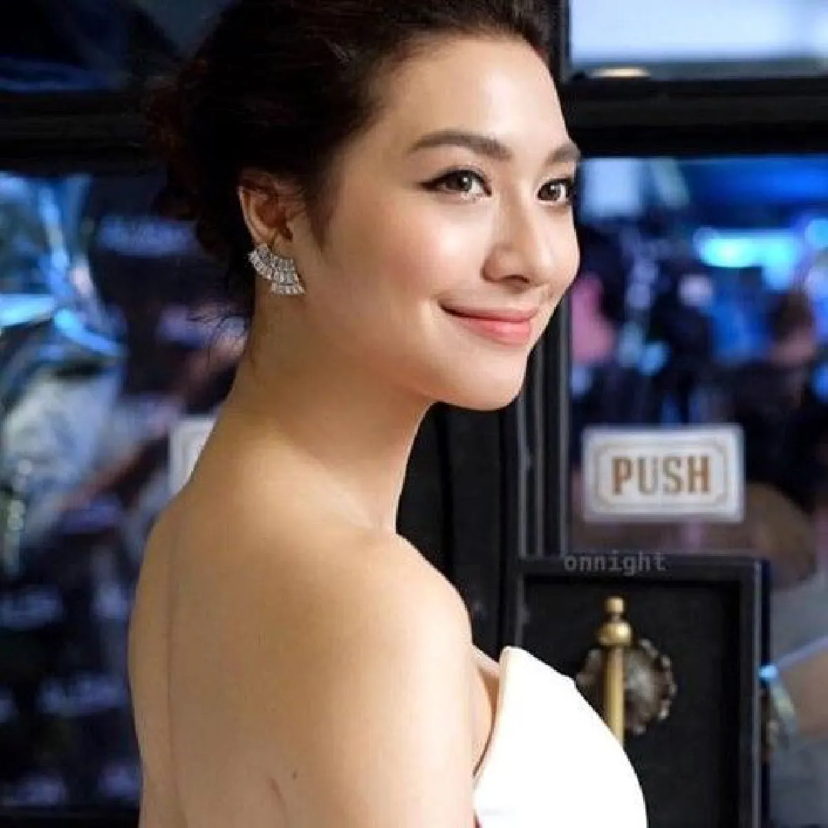 "ชีวิตนางเอกไม่ง่าย ลุยงาน 12 ชั่วโมง 7 วัน" ถอดรหัสความสำเร็จ "มิว นิษฐา"