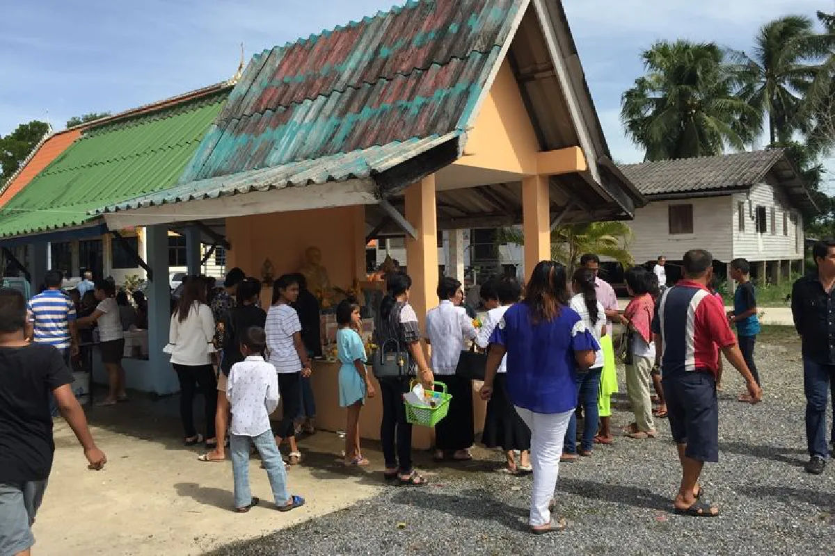 ชาวเมืองคอนทำบุญสารทเดือนสิบวันส่งตายาย