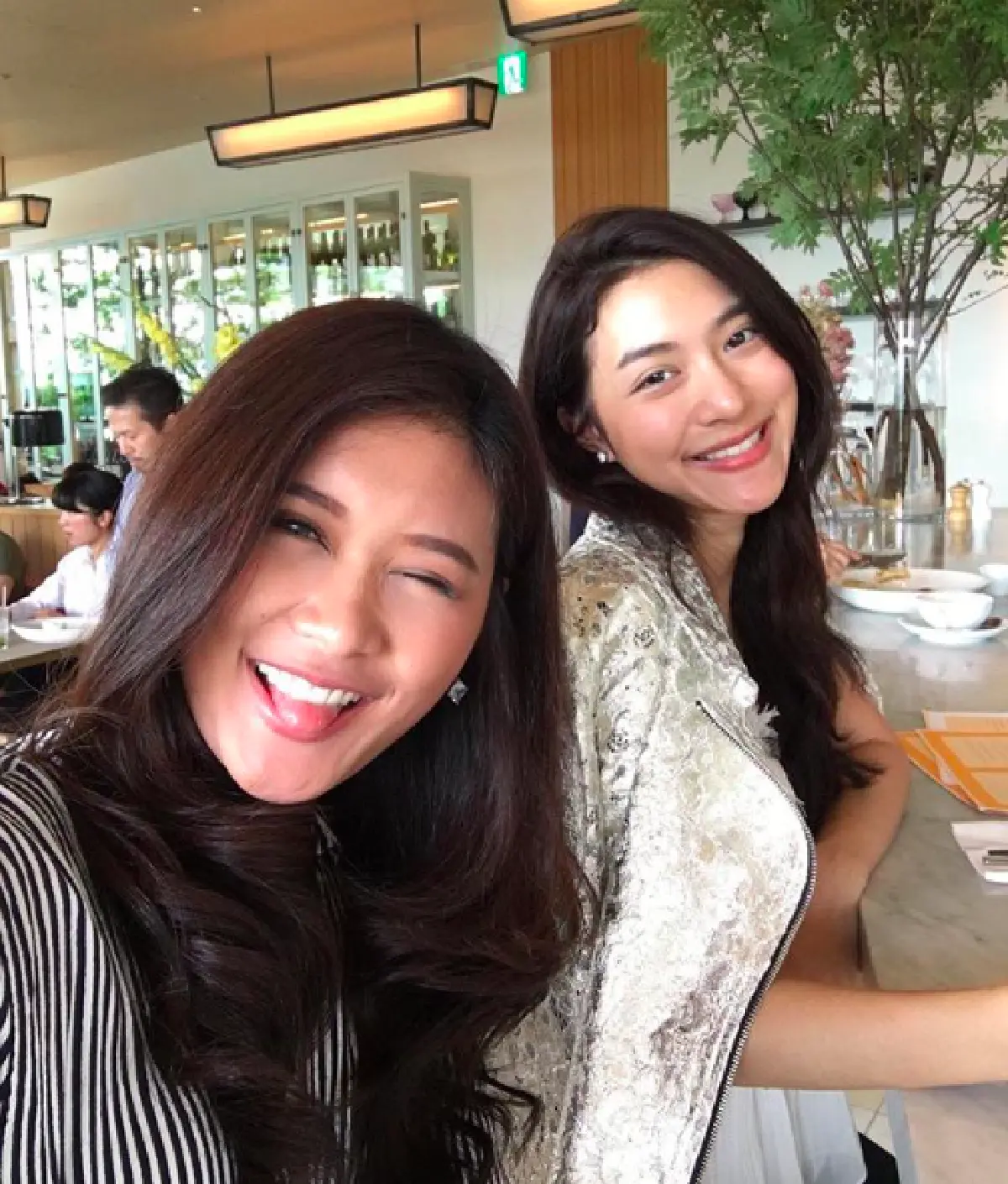 หน้าตาดียกบ้าน...บรรดาพี่น้องคนบันเทิงที่สวยหล่อไม่แพ้กัน