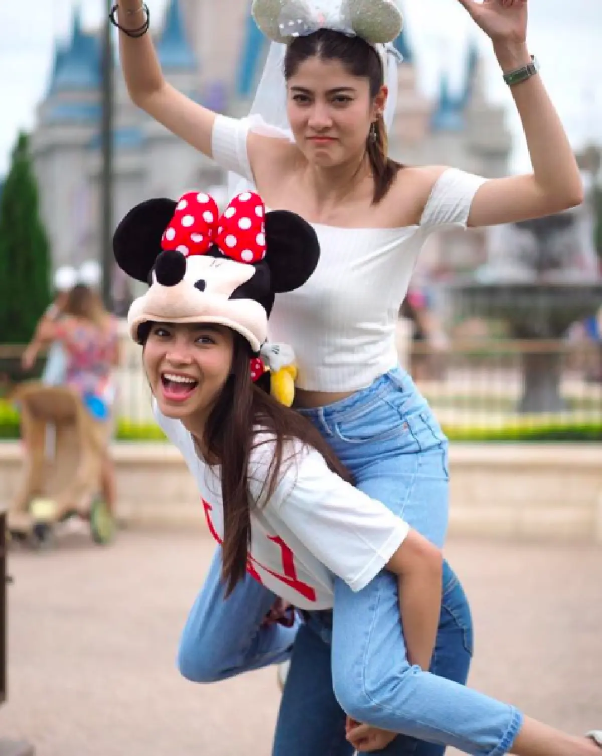 หน้าตาดียกบ้าน...บรรดาพี่น้องคนบันเทิงที่สวยหล่อไม่แพ้กัน