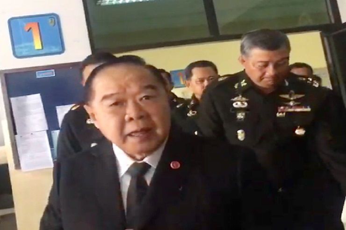 "บิ๊กป้อม"ปัดสั่งเลิกใช้เรือเหาะโยนผบ.ทบ.แจง "บิ๊กป้อม"ปัดสั่งเลิกใช้เรือเหาะโยนผบ.ทบ.แจง