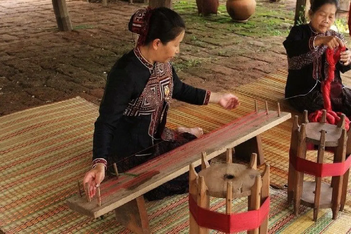 ร้อยเอ็ดยกระดับผ้าไหม จัดงาน “ร้อยแก่นสารสินธุ์ ลายศิลป์ถิ่นแดนไหม”