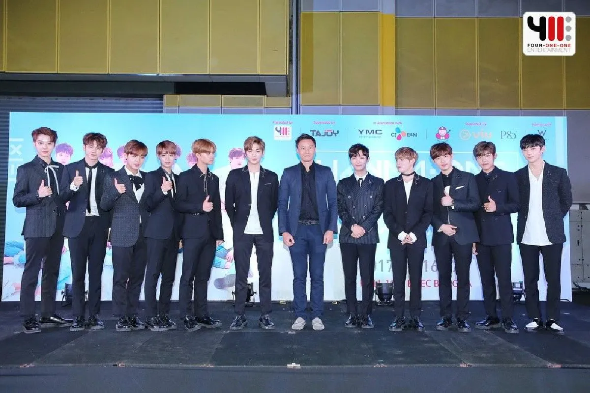 แฟนคลับไทยฟินก่อนใคร..แฟนมีตติ้งบอยแบนด์ WANNA ONE