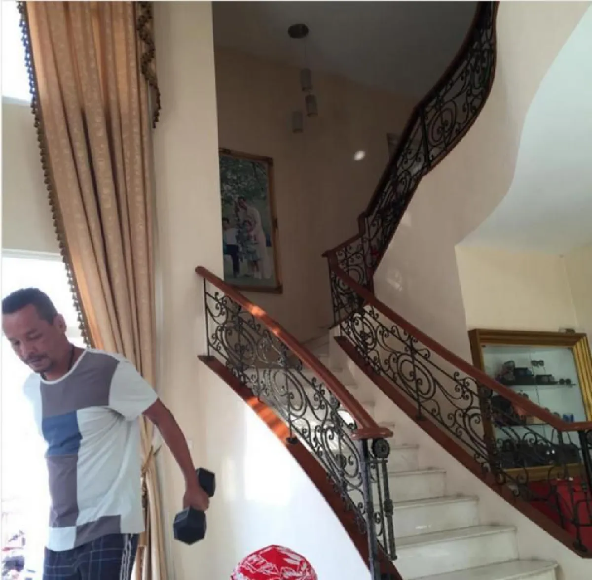 บ้านใหญ่...แต่ไม่ติดหรู! ของตลกชื่อดัง “เท่ง เถิดเทิง”