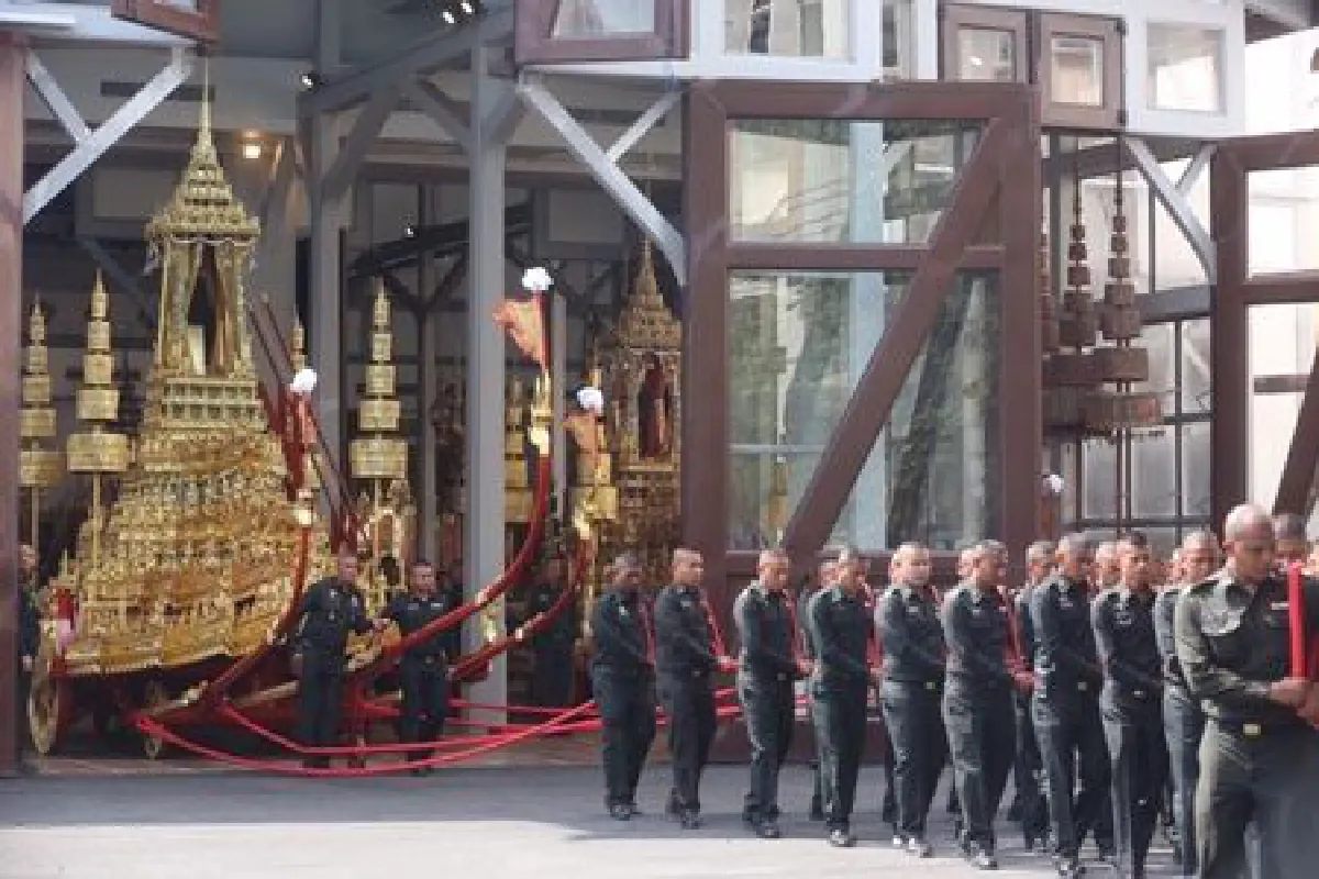 นายกฯบวงสรวงอัญเชิญราชรถ-พระยานมาศ