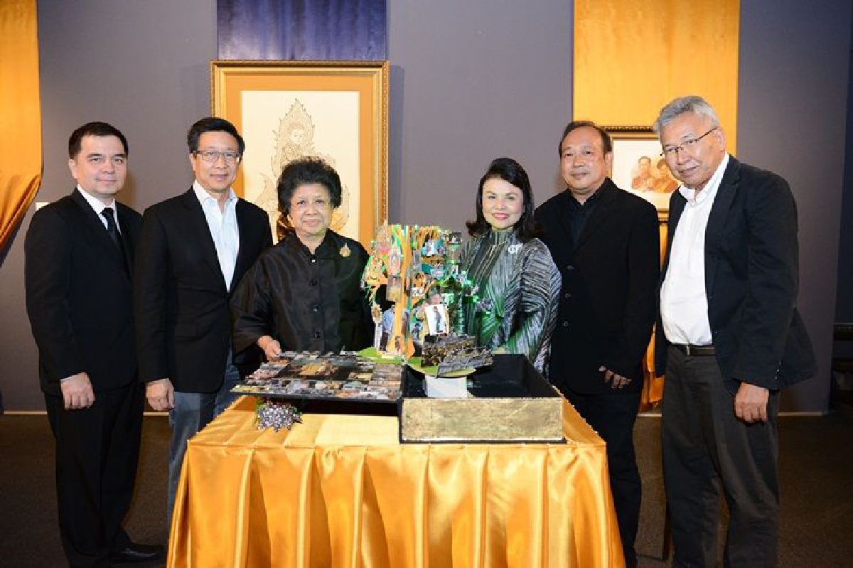 ภาพบรรยากาศงานนิทรรศการ "คิดถึงพ่อ จากดวงใจ ถวายพ่อหลวง" ภาพบรรยากาศงานนิทรรศการ "คิดถึงพ่อ จากดวงใจ ถวายพ่อหลวง"