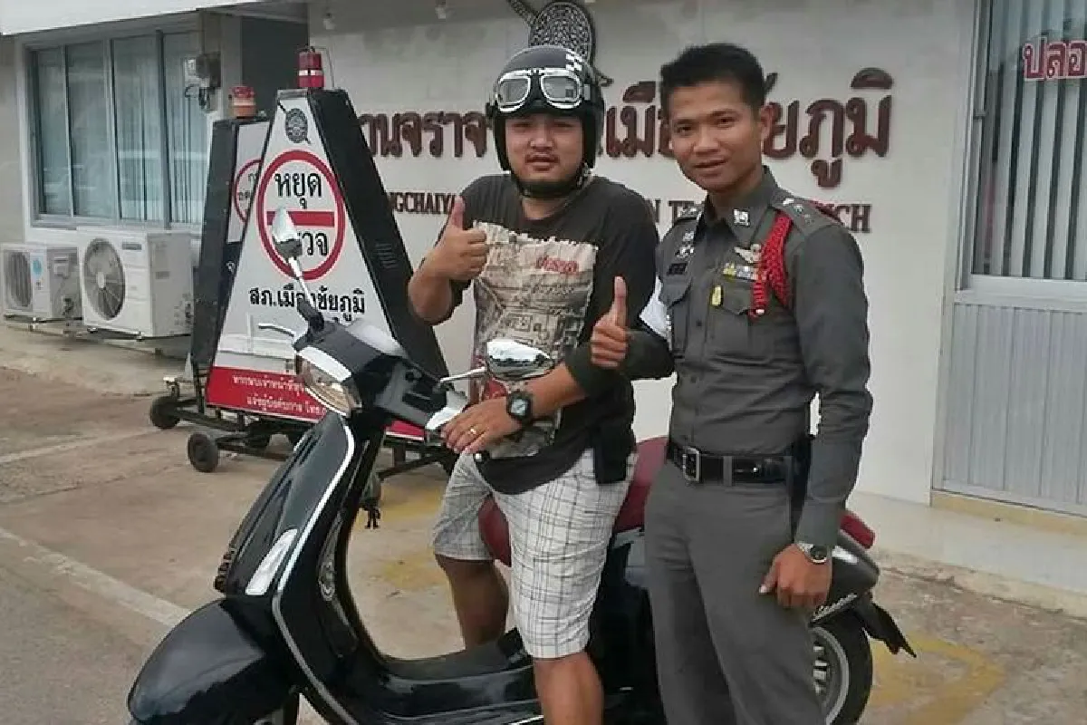 น้ำท่วมลด!ป้ายทะเบียนรถผุดขอรับที่โรงพักเมืองชัยภูมิ