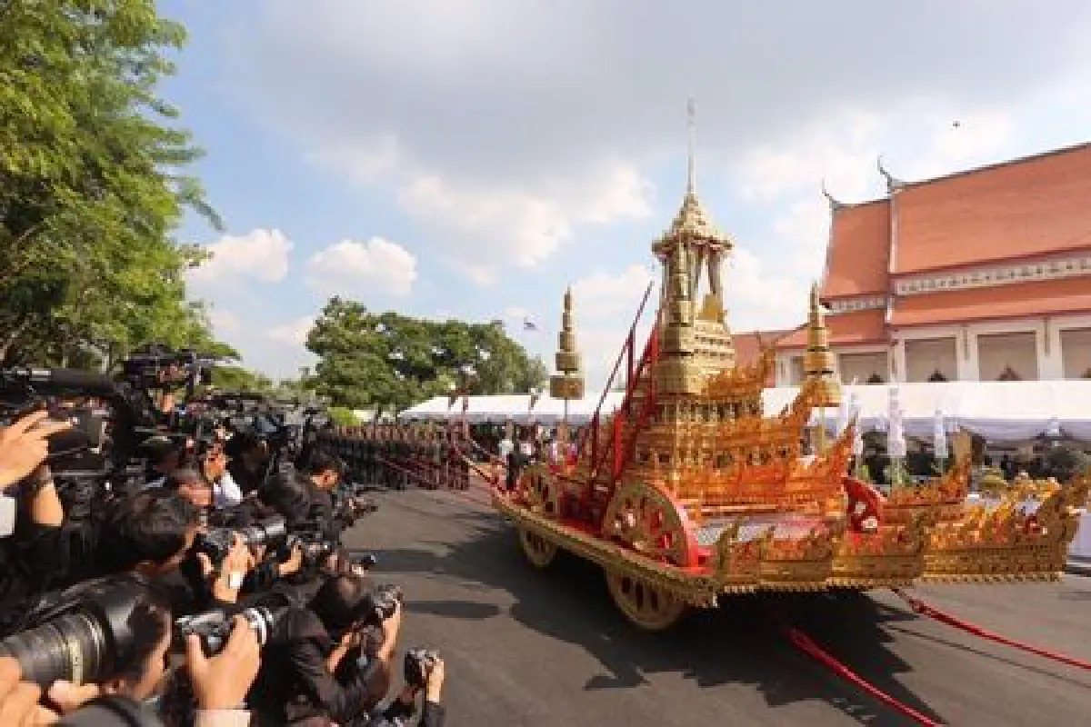 นายกฯบวงสรวงอัญเชิญราชรถ-พระยานมาศ