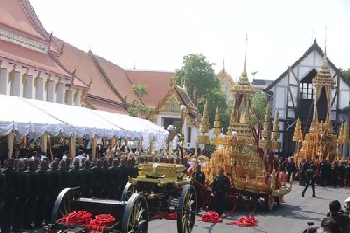 นายกฯบวงสรวงอัญเชิญราชรถ-พระยานมาศ