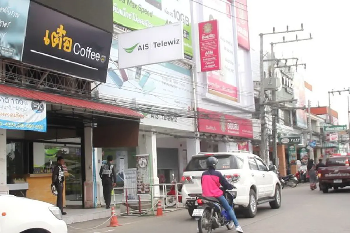 สืบเสาะประวัติหนุ่มเจาะเพดานกวาดมือถือโยงไฟใต้หรือไม่