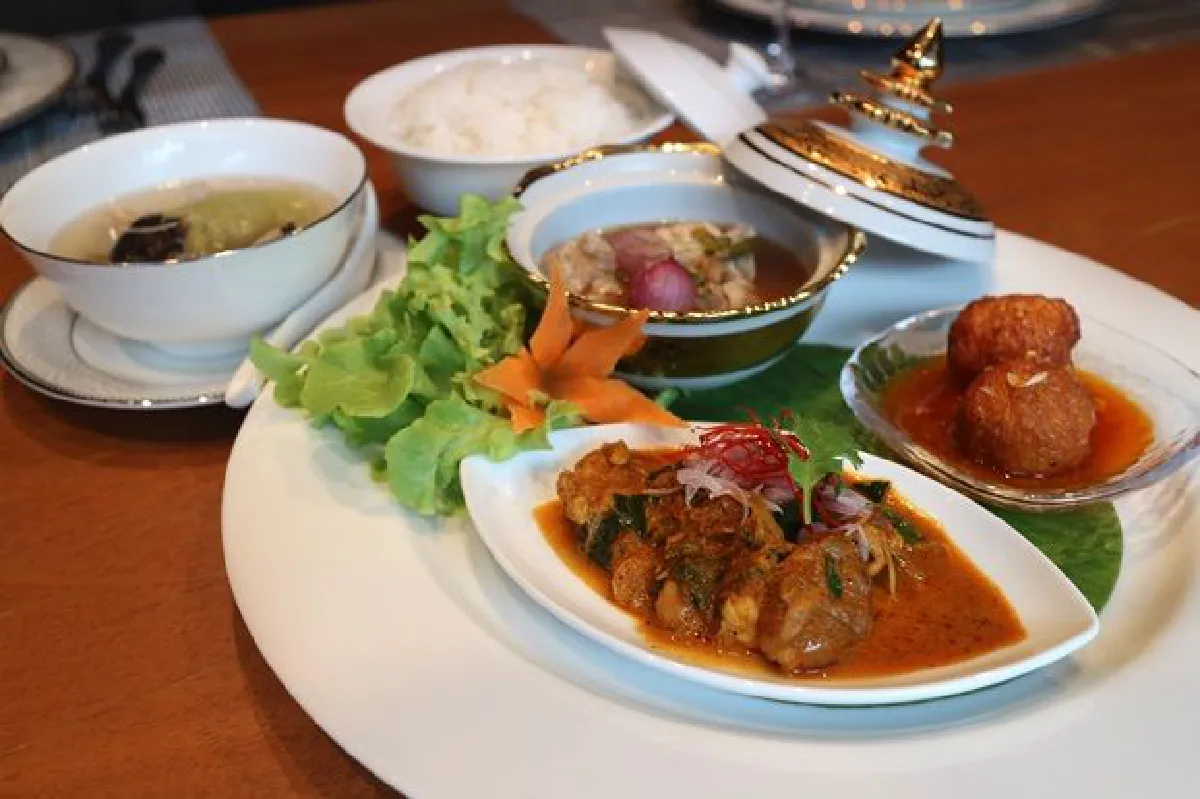 "เสน่ห์จันทน์" รังสรรค์มื้อกลางวันตำรับไทย '"Set Lunch" อิ่มอร่อยครบรสในบรรยากาศงดงามร่วมสมัย