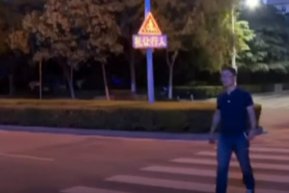 จีนเริ่มใช้ทางม้าลายอัจฉริยะ สร้างความปลอดภัยตอนกลางคืน