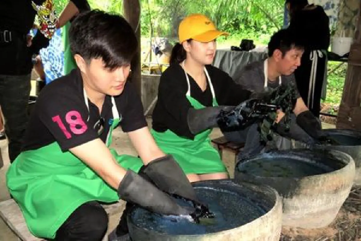 ‘ครามสกล’ ผ้าทอปลอดสารพิษ