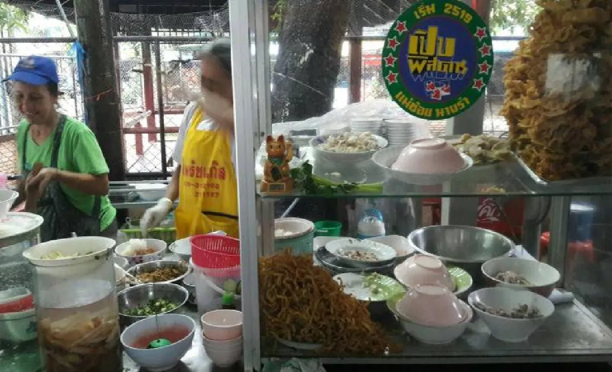 ‘เตี๋ยวกั้ง’ เจ๊เพ็ญเย็นตาโฟ อร่อยสมราคา