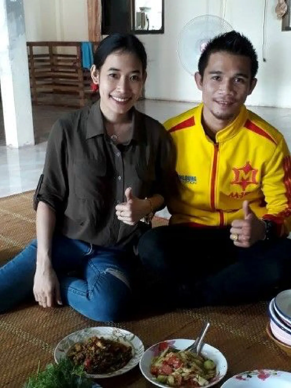 "เจ้าแหลม" ถอดนวมหันมาจับสากโชว์ตำแตง หลังกลับไปเยี่ยมบ้าน