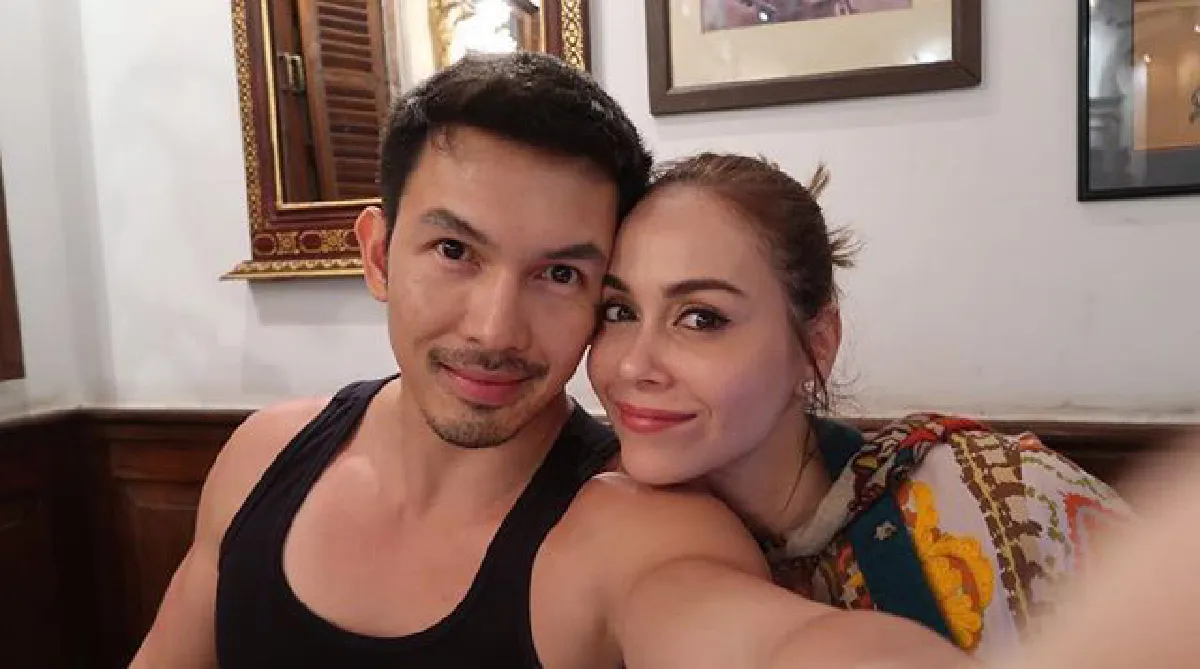 12 ภาพคู่รักหวาน อั้ม-นัท พา น้องฟ้าโปรด โชว์ความสตรองริมทะเล