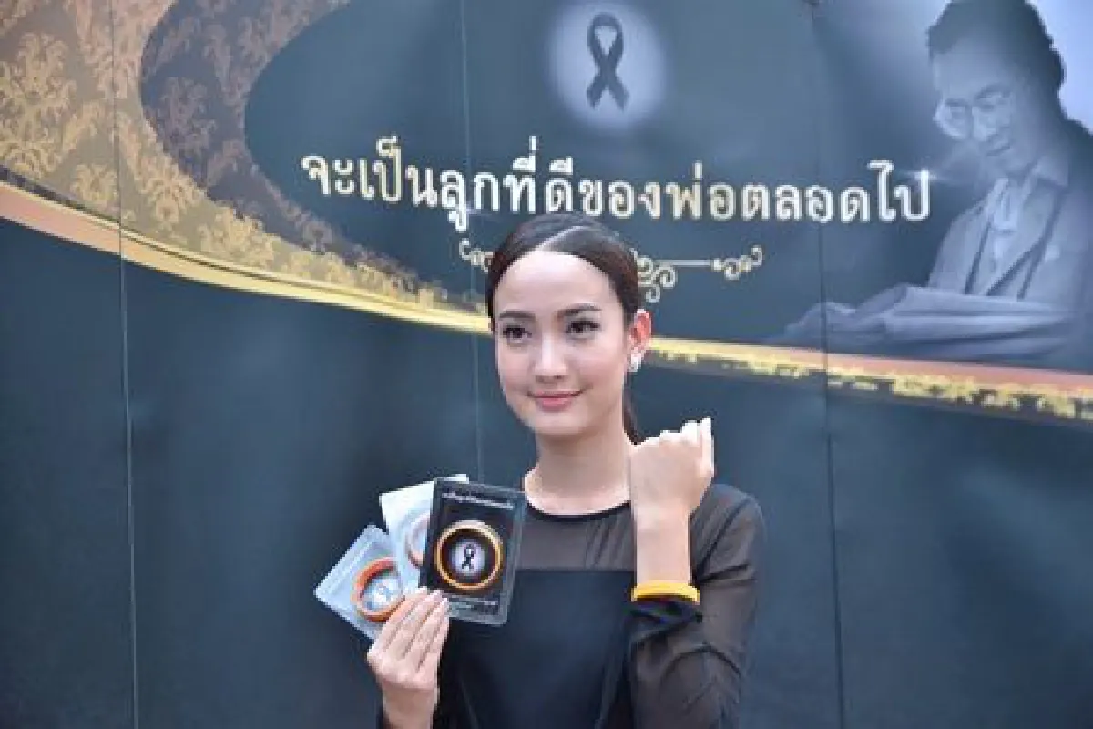"แต้ว" ร่วมมอบสายข้อมือสีเหลือง เป็นกำลังใจให้ทหาร