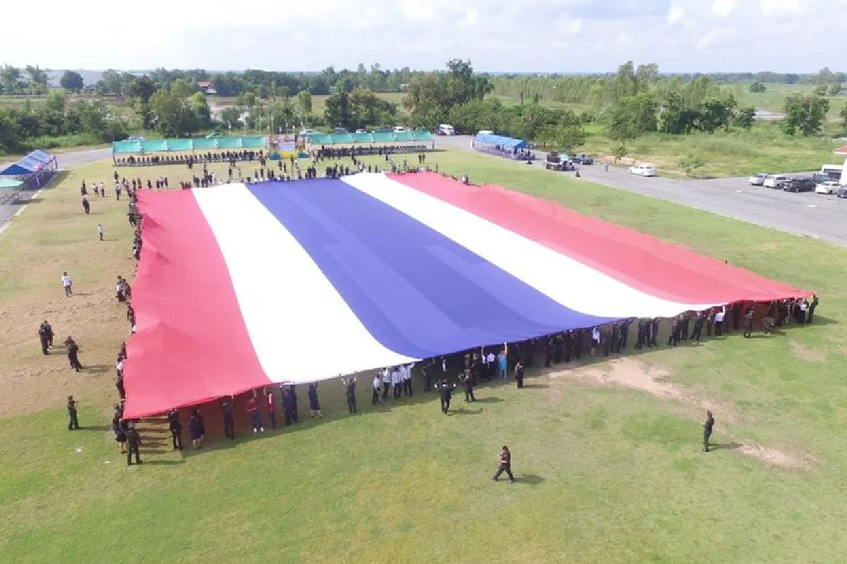 พิษณุโลกฉลองกางธงชาติไทยใหญ่ที่สุด