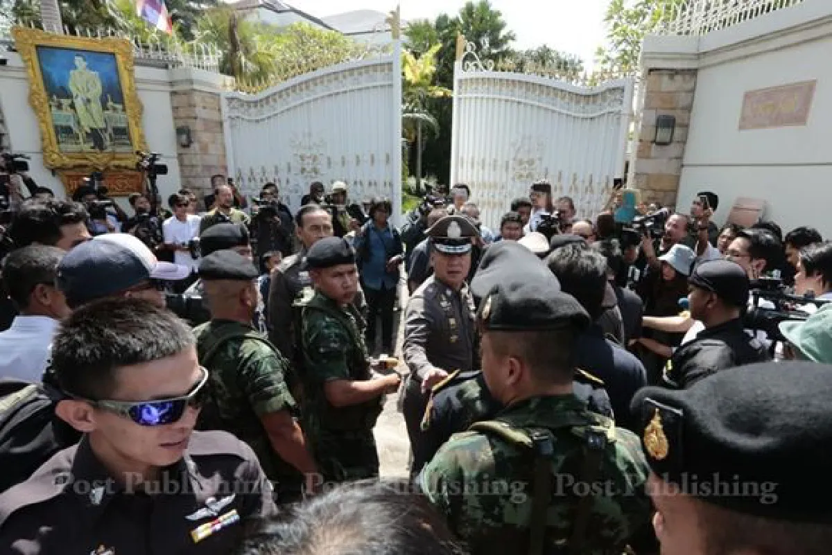 CNN says Yingluck in London as Bangkok home searched (Updated)