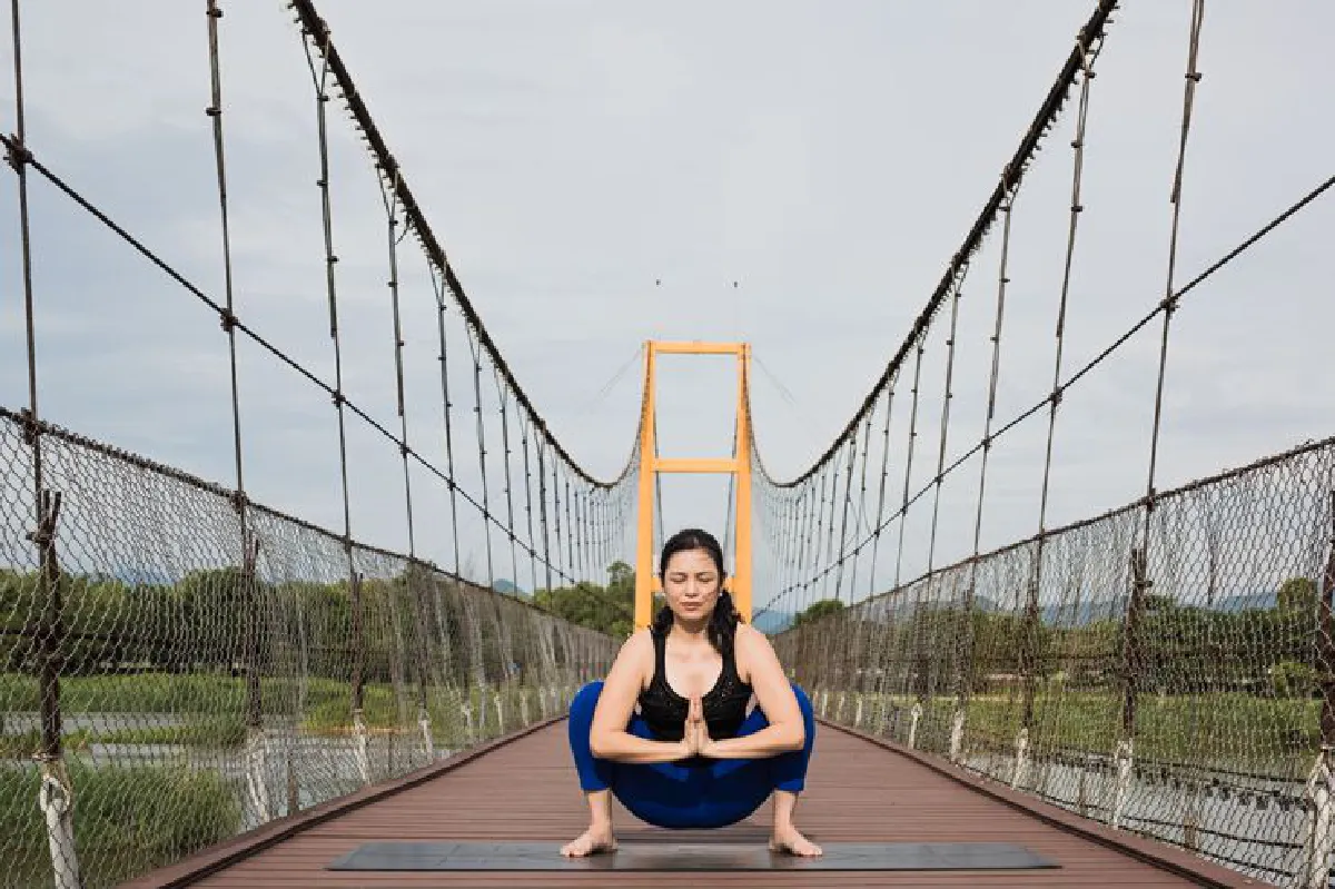 Yoga Pose for Office Workers  : Malasana (Garland Pose)