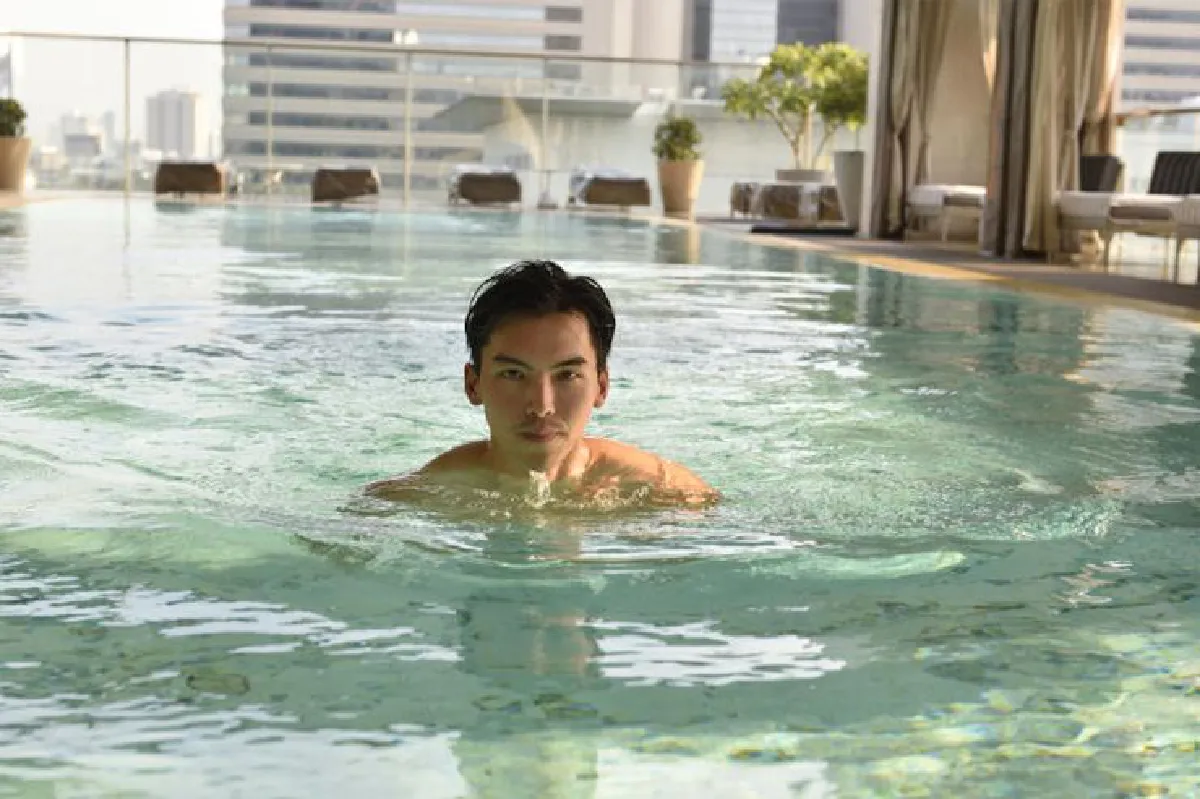 อภิวิชญ์ คุณาดิเรก ว่ายน้ำสร้างความฟิตแอนด์เฟิร์ม