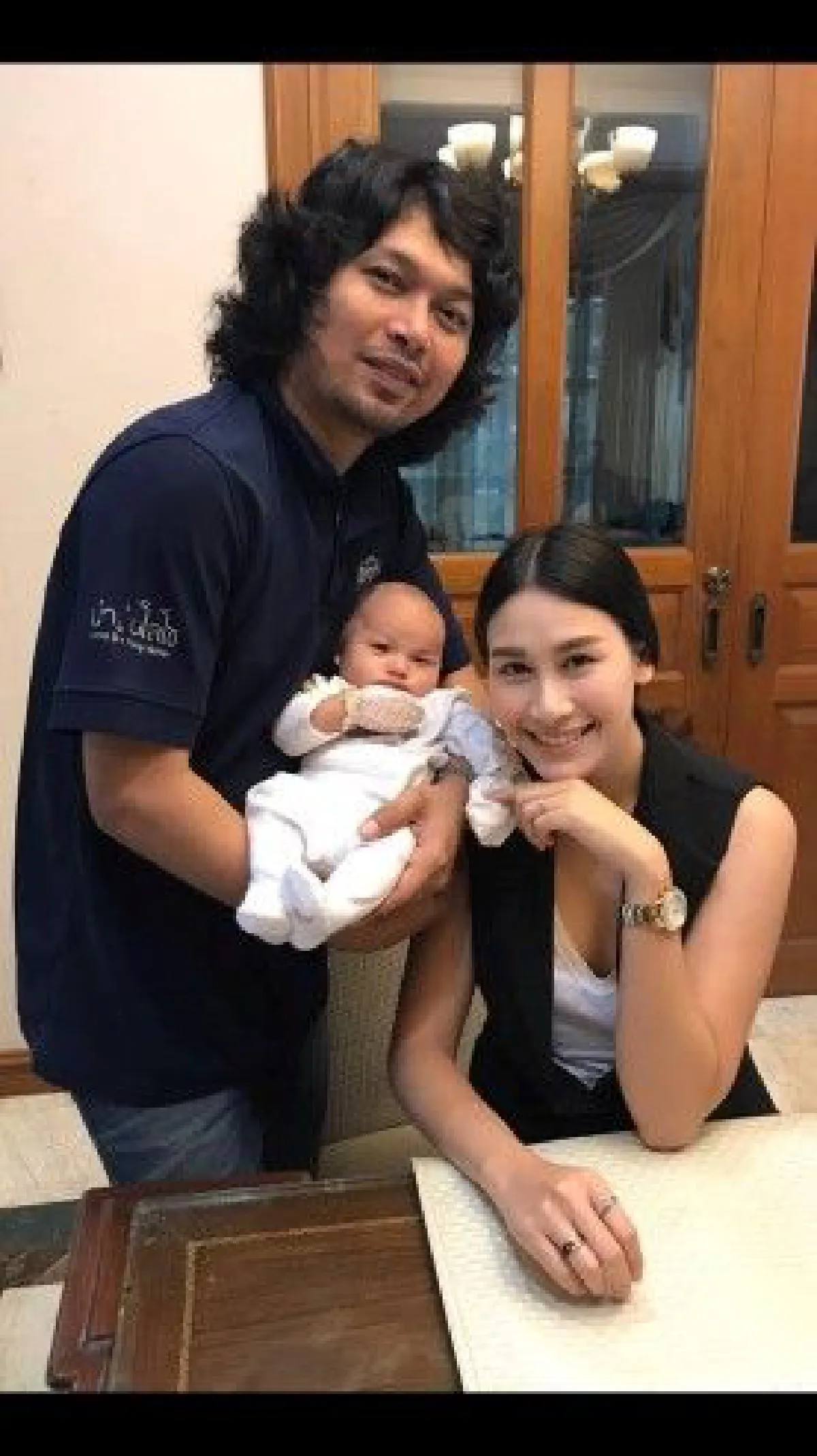 "เสก โลโซ" เปิดตัว "น้องลีออง" ลูกชายคนใหม่กับสาวแซนด์วิช