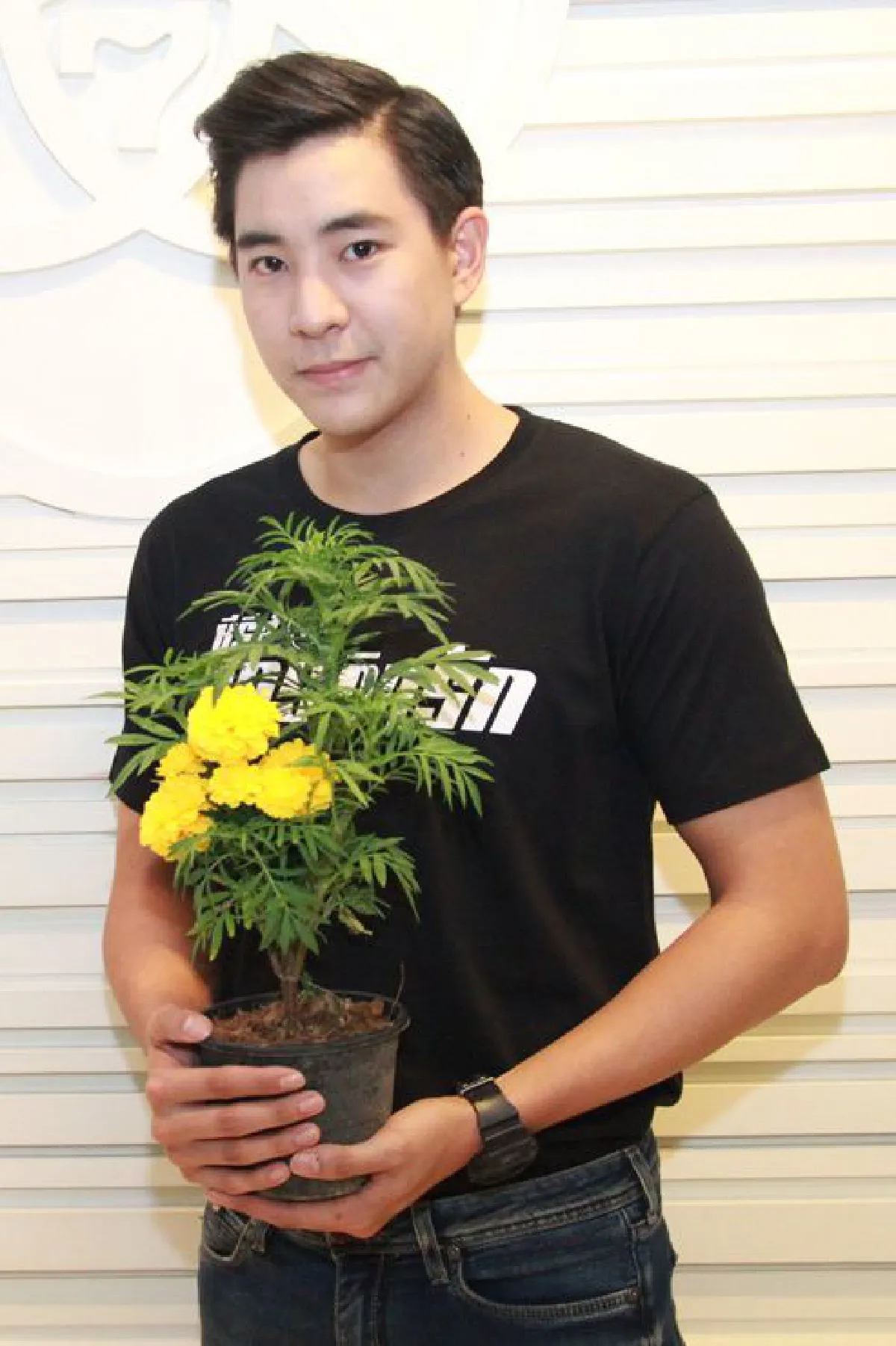 นักแสดงช่อง 7 ชวนปลูกดอกดาวเรือง