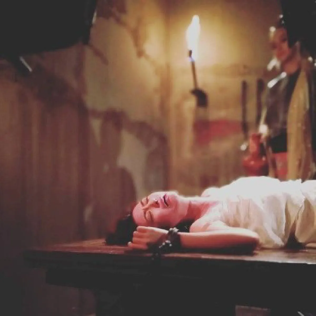 แฟนละครชื่นชม "มิว นิษฐา" ฉากโดนทำแท้งใน "รากนครา" (คลิป)