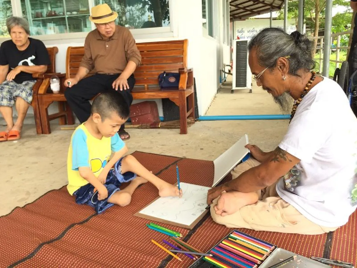 สุดทึ่ง!เด็ก9ขวบพิการแขนขามุมานะเรียนวาดรูป