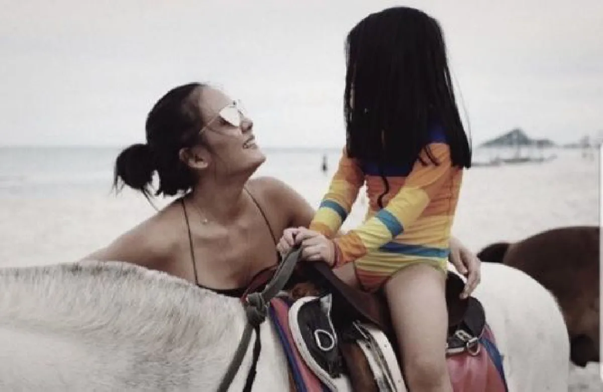 โมเม้นต์น่ารักสุดอบอุ่นของ น้าเจี๊ยบ กับหลานแฝด บีน่า-บรู๊คลิน