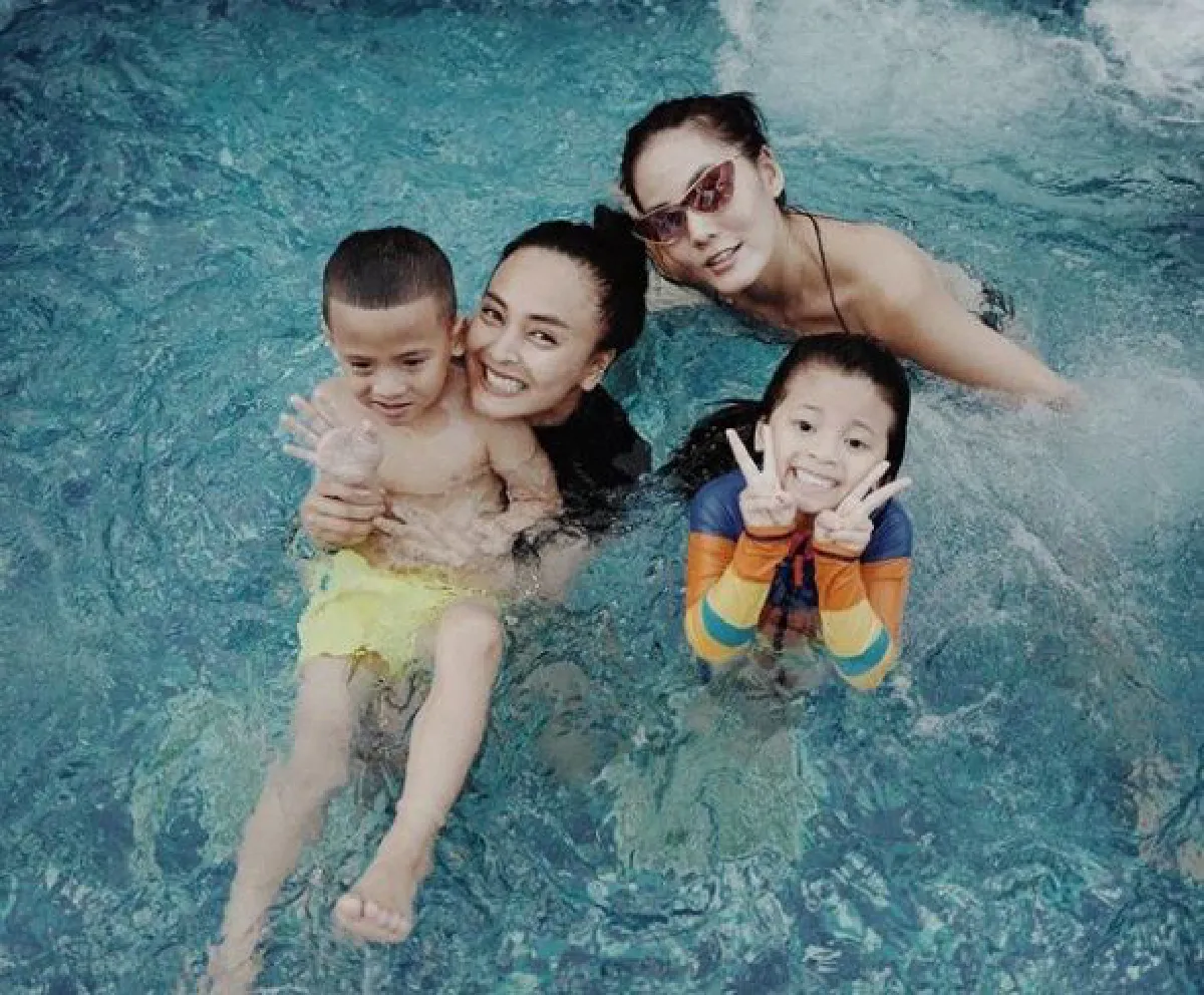 โมเม้นต์น่ารักสุดอบอุ่นของ น้าเจี๊ยบ กับหลานแฝด บีน่า-บรู๊คลิน