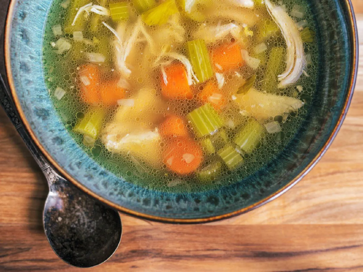 15 อาหารที่ควรหลีกเลี่ยงหากอยากมีหน้าท้องแบนราบ